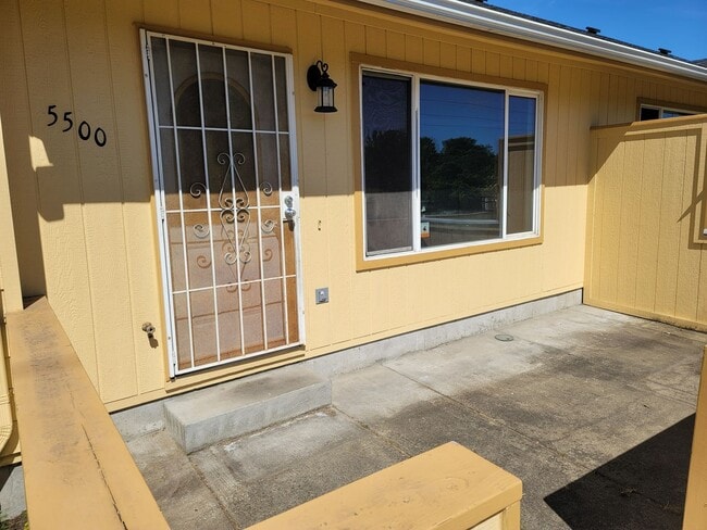 5500 E St in Springfield, OR - Building Photo - Building Photo