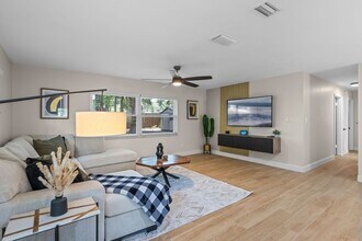 356 Oakhurst St in Altamonte Springs, FL - Building Photo - Building Photo