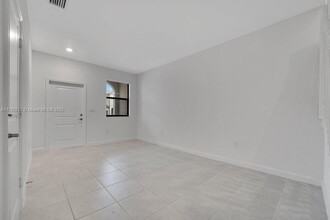 13407 SW 287th St in Homestead, FL - Foto de edificio - Building Photo