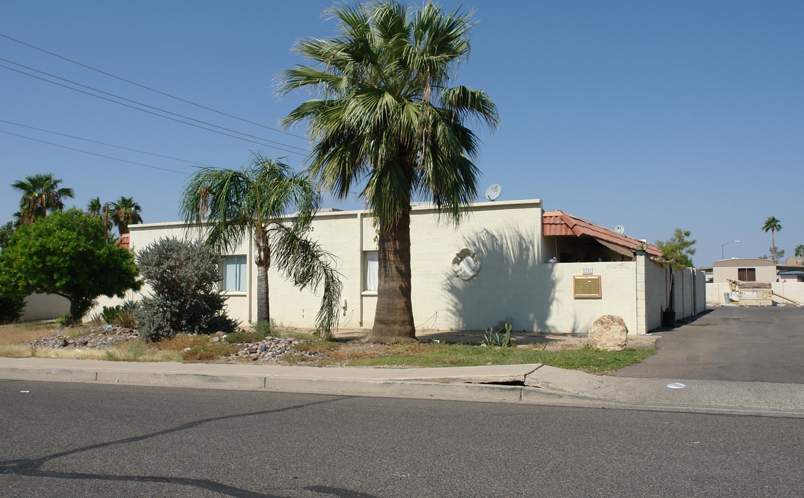 2702 E Marconi Ave in Phoenix, AZ - Building Photo