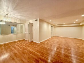 361 N Post Oak Ln in Houston, TX - Building Photo - Building Photo