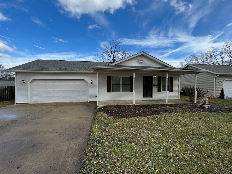 273 S Chillicothe St in Plain City, OH - Building Photo