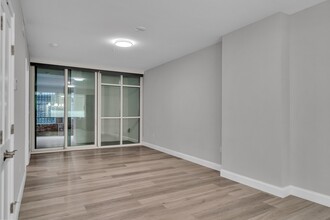 771 Harrison Ave, Unit G6 in Boston, MA - Building Photo - Building Photo