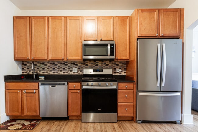 910 W Belle Plaine Ave in Chicago, IL - Foto de edificio - Building Photo