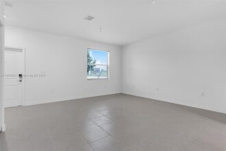95 SE 11th St in Florida City, FL - Building Photo - Building Photo