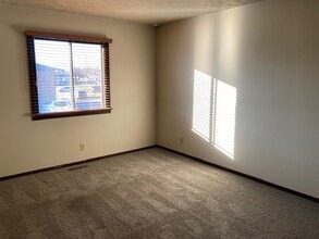 635 Kennedy Dr, Unit 3 in Grand Island, NE - Building Photo - Building Photo