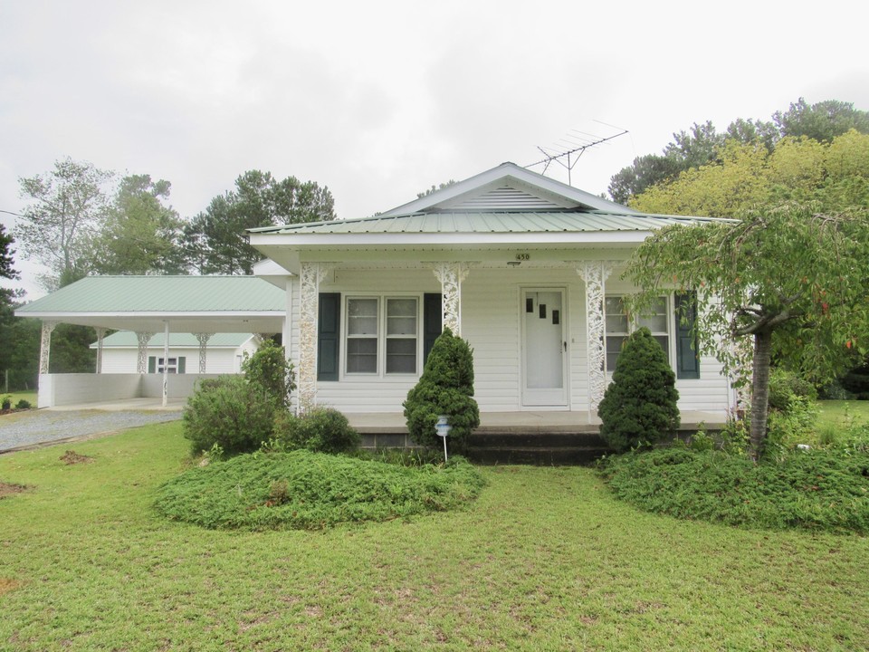 450 James St in Vass, NC - Building Photo