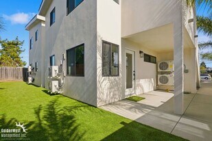 4822 Doliva Dr in San Diego, CA - Building Photo