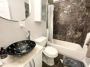 1431 Tremont St, Unit 2 in Boston, MA - Foto de edificio - Building Photo