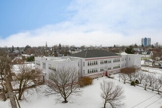 Joseph Presti Sr. Apartments in Niagara Falls, NY - Foto de edificio - Building Photo