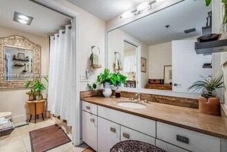 1581 Brickell Ave in Miami, FL - Building Photo - Building Photo