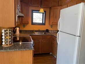 16 Bonticou View Dr, Unit Downstairs Apartment in New Paltz, NY - Foto de edificio - Building Photo