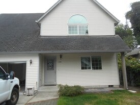440 J St in Washougal, WA - Building Photo
