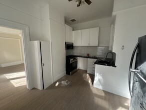 2908 Folsom St, Unit 4 in San Francisco, CA - Building Photo - Building Photo