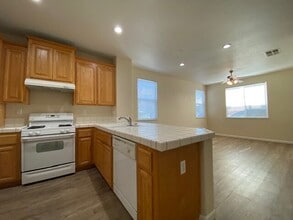 8881 Tabernash Ln in Elk Grove, CA - Building Photo - Building Photo