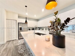 4861 NW 83rd Path in Doral, FL - Building Photo - Building Photo