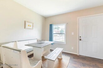 1046 Charles St in Louisville, KY - Foto de edificio - Building Photo