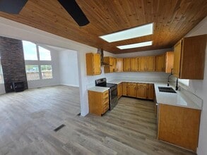 270 W Patricia Ln in Pahrump, NV - Building Photo - Building Photo