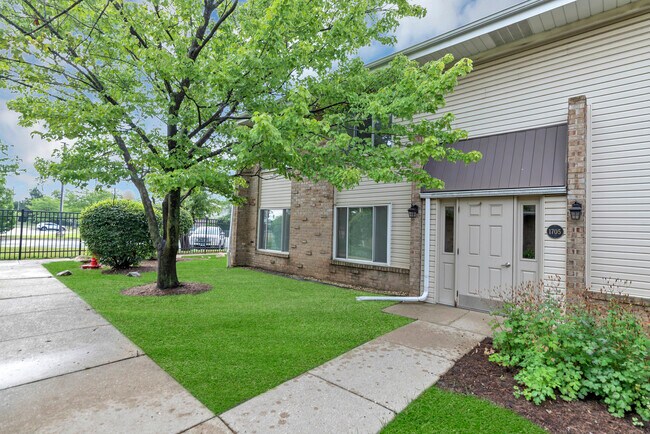 1705 Robin Cir in Hoffman Estates, IL - Building Photo - Building Photo