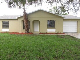 11348 Linden Dr in Spring Hill, FL - Building Photo