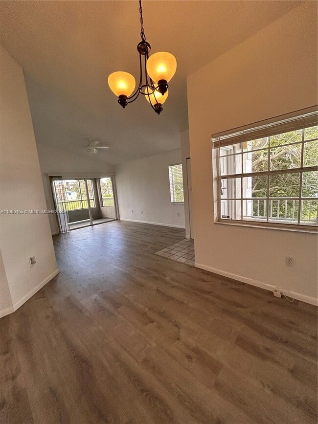 2841 N Oakland Forest Dr in Oakland Park, FL - Foto de edificio - Building Photo