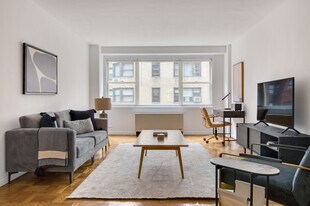 420 E 80th St in New York, NY - Building Photo