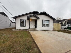 1303 Des Jardines St in Houston, TX - Building Photo