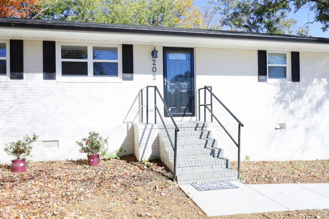 202 W Corbin St in Hillsborough, NC - Building Photo - Building Photo