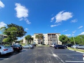 1820 N Lauderdale Ave, Unit 3304 in North Lauderdale, FL - Foto de edificio - Building Photo