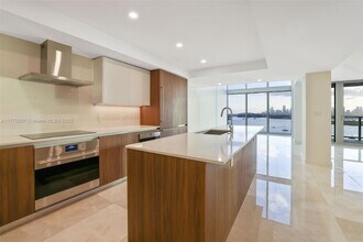 1500 Bay Rd, Unit PH-N1404 in Miami Beach, FL - Building Photo - Building Photo