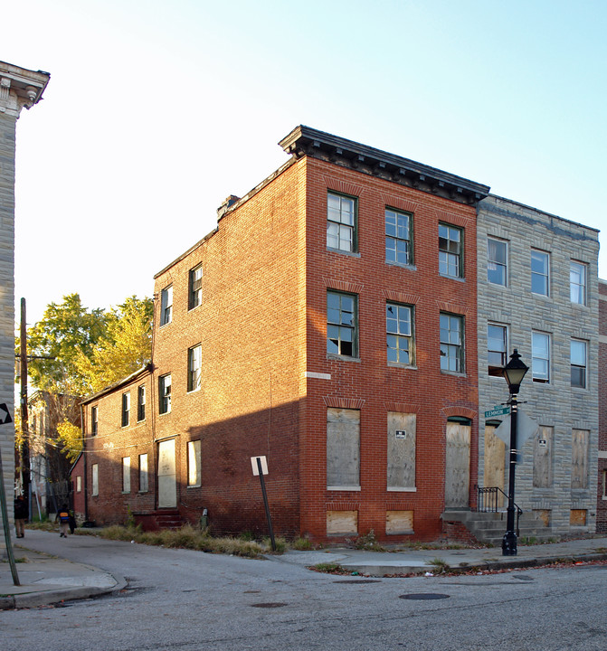 110 S Calhoun St in Baltimore, MD - Building Photo