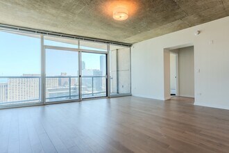 611 S Wells St, Unit 2702 in Chicago, IL - Foto de edificio - Building Photo