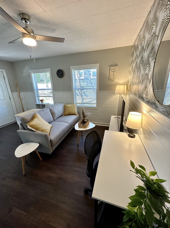 528 Fleming St in Hendersonville, NC - Building Photo - Building Photo