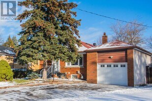 9 Ivorwood Crescent in Toronto, ON - Building Photo