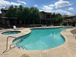 705 W Queen Creek Rd in Chandler, AZ - Foto de edificio - Building Photo