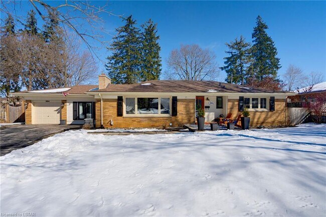 STUNNING 4 Bedroom Home in Byron * LARGE YARD with POOL * Finished basement in London, ON - Building Photo - Building Photo