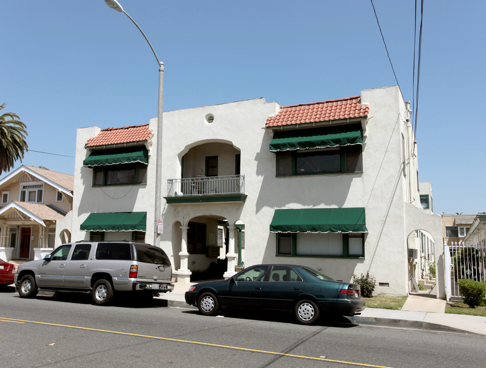 2611 E 4th St in Long Beach, CA - Foto de edificio