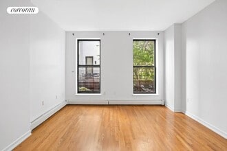 489 Manhattan Ave in New York, NY - Building Photo - Building Photo