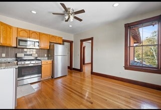 118 Elm St, Unit 2 in Marlborough, MA - Foto de edificio - Building Photo