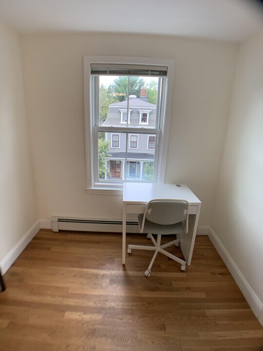 4 Brewer St in Boston, MA - Building Photo
