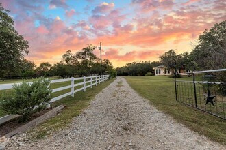 704 Ridgmar Rd in Leander, TX - Building Photo - Building Photo