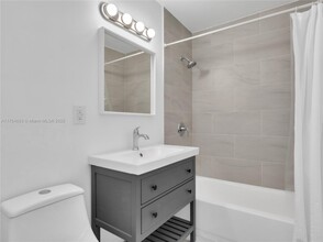 6007 SW 69th St in South Miami, FL - Foto de edificio - Building Photo