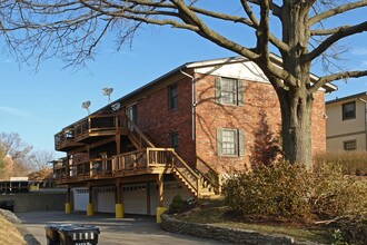 2727 Riedling Dr in Louisville, KY - Building Photo - Building Photo