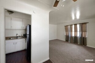 1932 Del Mar Pkwy in Aurora, CO - Building Photo