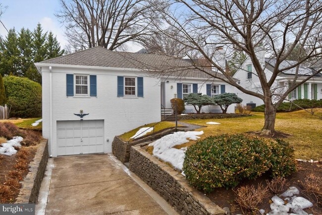 property at 4709 River Rd