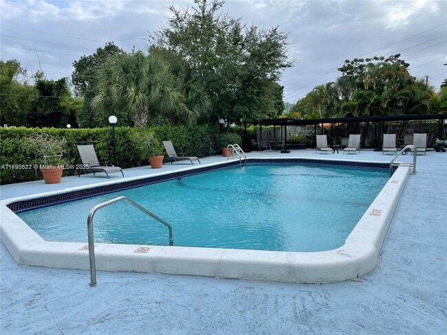 property at 16950 W Dixie Hwy