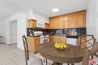 1635 S Beverly Glen Blvd in Los Angeles, CA - Building Photo - Building Photo