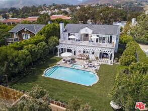 28870 Hampton Pl in Malibu, CA - Building Photo - Building Photo