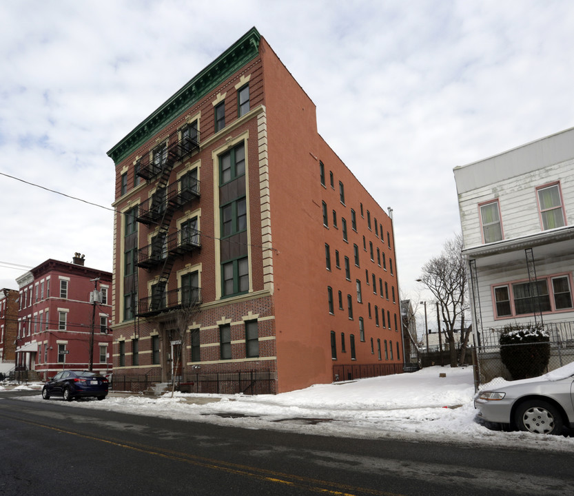 608 Bramhall Ave in Jersey City, NJ - Building Photo