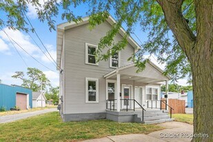 813 Butterworth St SW in Grand Rapids, MI - Building Photo